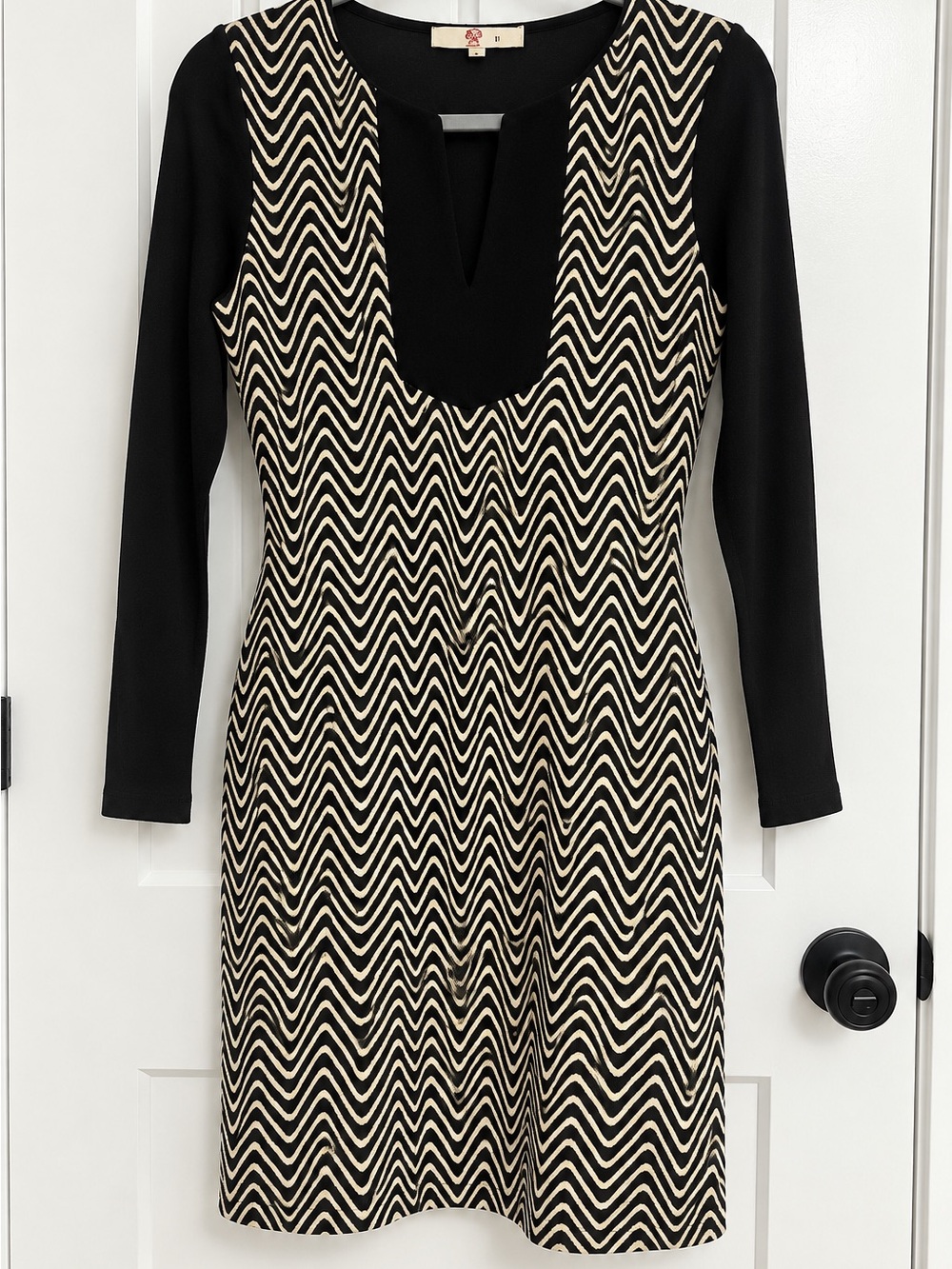 Aryeh Black and Cream Wave-Pattern Long Sleeve Dress